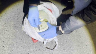 Batmanda otomobilde 1 kilo toz esrar ele geçirildi: 2 tutuklama