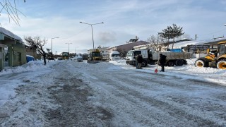 Bayburtun Demirözü ve Aydıntepe ilçelerinde kar temizliği yapılıyor