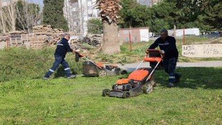 Bayraklıda park ve yeşil alanlarda bakım çalışmaları