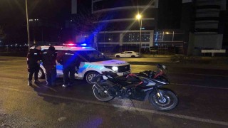 Bekçilerin durdurduğu motosikletteki iki şahsın üzerinden kurusıkı çıktı