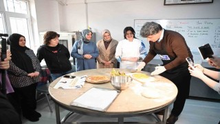 Belediye başkanı pide yaptı