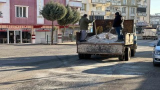 Belediye ekipleri, buzlanmaya karşı tuzlama çalışması gerçekleştirildi