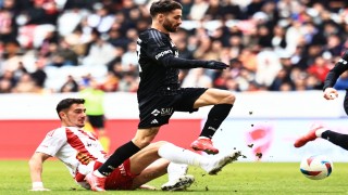 Beşiktaş, Antalyaspor Deplasmanında İlk Yarıyı Önde Kapattı