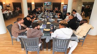 Beşiktaş Yönetim Kurulu Üyeleri, futbol A takımıyla buluştu