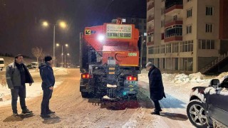Besnide kar temizleme ve tuzlama çalışmaları devam ediyor