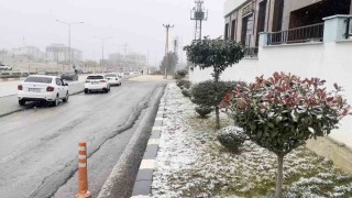 Besnide kar yağışı başladı
