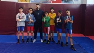 Besnili öğrencilerden güreş müsabakalarında büyük başarı
