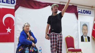 Beyağaçta çocuklar tiyatroyla eğlendi