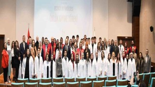 Beyaz önlükleriyle eczacılık mesleğine ilk adım