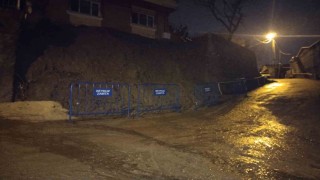 Beykozda istinat duvarı çöktü, 2 katlı bina tedbir amaçlı boşaltıldı