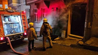 Beyoğlunda 4 katlı binada elektrik sobasından yangın çıktı