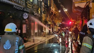 Beyoğlunda korkutan otel yangını