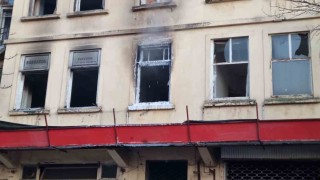 Beyoğlunda korkutan yangın kamerada