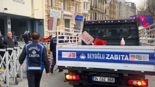 Beyoğlunda zabıta ekiplerinden duba operasyonu