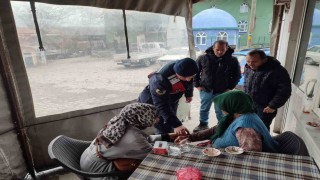 Bigadiçte kaybolma riski taşıyan vatandaşlara akıllı saat dağıtımı yapıldı