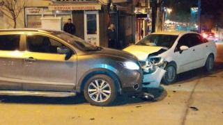 Bilecikte meydana gelen trafik kazası maddi hasarla atlatıldı