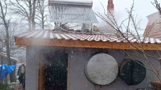 Bilecikteki at çiftliğinde çıkan yangın büyümeden söndürüldü