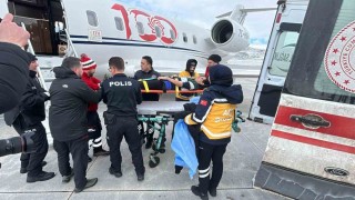 Bingölde kalçası kırılan çocuk ambulans uçakla hastaneye sevk edildi
