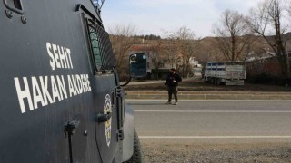 Bingölde polis ekiplerinden şok uygulaması