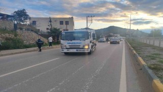 Bodrumda köpeğin havlamasından irkildi, kamyonun altında kaldı