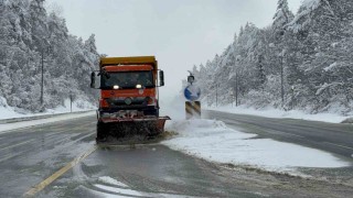Bolu Dağı geçişinde kar yağışı aralıklarla etkili oluyor: Ulaşım rahat