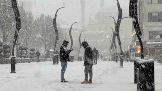 Boluda lapa lapa kar yağışı etkili oluyor