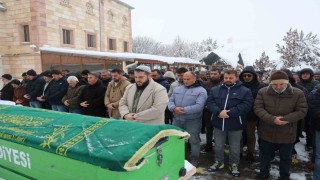 Boşandığı eşi tarafından öldürülen kadın toprağa verildi