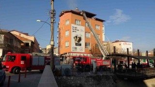 Burdurda binadaki baca yangını söndürüldü