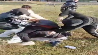 Bursada aralarına aldıkları çocuğu darp edip kameraya aldılar