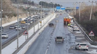 Bursada kardan kapanan Mudanya yolu açıldı