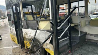 Bursada okul servisi otobüsle çarpıştı: 9 yaralı