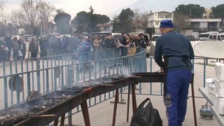 Bursa Hamsi Festivali’nde Kuyruklar Oluştu, İzdiham Yaşandı
