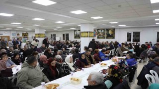 Büyükçekmece Belediye Başkanı Akgün, vatandaşlarla Hızır Lokmasını paylaştı