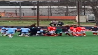 Büyükçekmecede amatör lig maçında sahada tekme tokat kavga