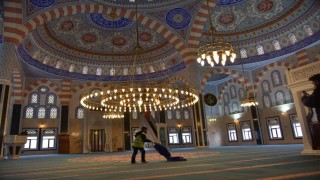 Camilerde Ramazan temizliği yapıldı