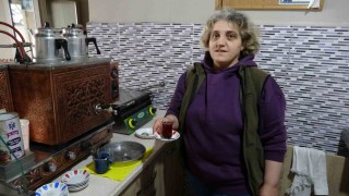 Çay siparişi verenler onu görünce şaşırıyor