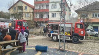 Çaycumada 4 katlı evde yangın çıktı