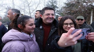 Çekmeköyde kar topu şenliğinde doyasıya eğlence