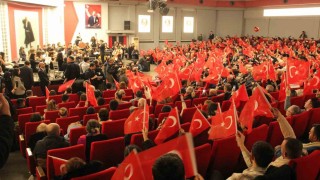 CHP Genel Başkanı Özel, Manisada senfoni konserine katıldı