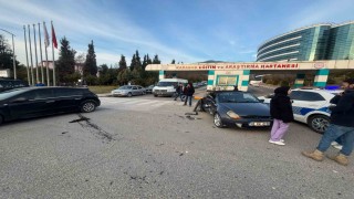 Ciple çarpışan otomobildeki 2 kişi yaralandı