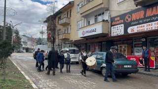 Çocuklar sokak sokak gezip manilerle Ramazanın gelişini kutladı
