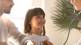 Çocuklarda Kanser Belirtileri Nelerdir? Aileler İçin Uyarıcı İşaretler
