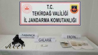 Çorluda araçta uyuşturucu ve silah ele geçirildi