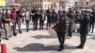 Çorumda davulcular Ramazanın gelişini halay çekerek kutladı