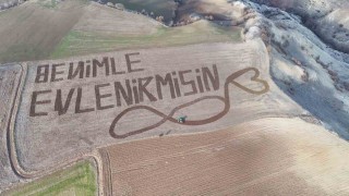 Traktörle Tarlaya Yazılan Teklif Görenleri Şaşırttı