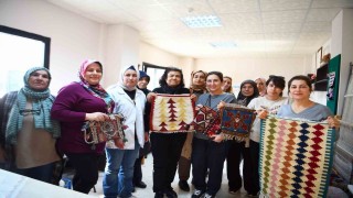 Çukurova Belediyesi’nden Kadınlara Kilim Kursu