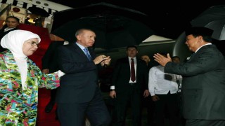 Cumhurbaşkanı Erdoğan, Endonezyada top atışlarıyla karşılandı