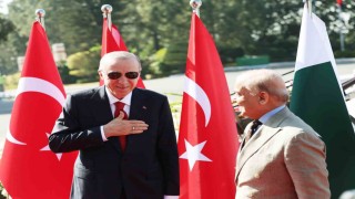 Cumhurbaşkanı Erdoğan, Pakistan Başbakanı Şerif tarafından resmi törenle karşılandı