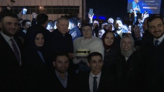 Cumhurbaşkanı Erdoğana gençlerden doğum günü sürprizi