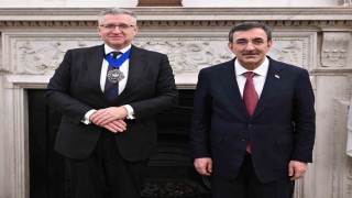 Cumhurbaşkanı Yardımcısı Yılmaz, Londra Finans Merkezi Belediye Başkanı King ile bir araya geldi